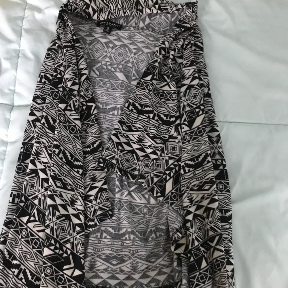 Tribal cardigan perfect for fall 💞🍂🍁💝